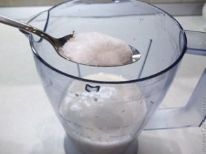 Молочный коктейль с коньяком и корицей