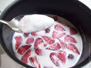 Овсяная каша с клубникой