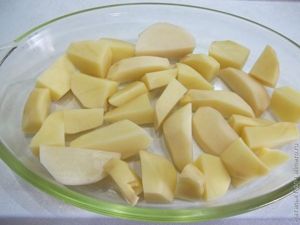 Свиная ножка, запеченная с овощами