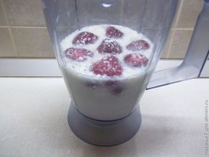 Желе с клубникой и мороженным