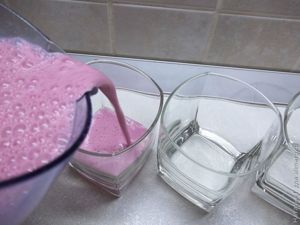 Желе с клубникой и мороженным