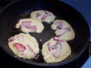 Оладьи с клубникой