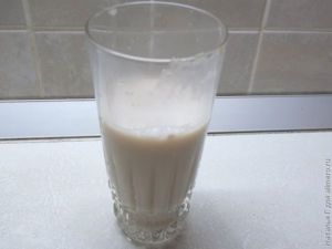 Пицца с ветчиной, помидорами и оливками