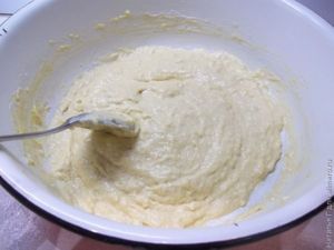 Пицца с ветчиной, помидорами и оливками