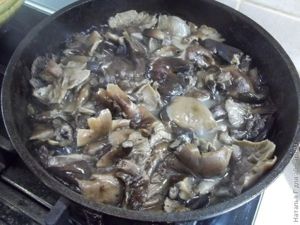 Пельмени с грибами в горшочках