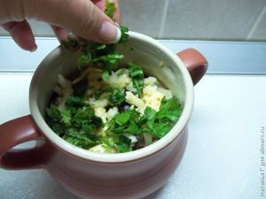 Пельмени с грибами в горшочках