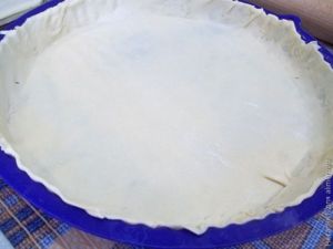 Пирог из слоеного замороженного теста с абрикосами