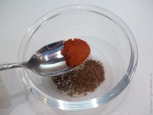 Буженина фаршированная чесноком и морковью