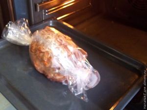 Буженина фаршированная чесноком и морковью