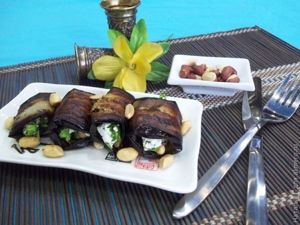 Рулетики из баклажанов с творогом и орехами