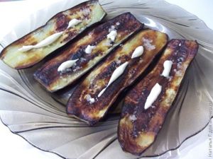 Рулетики из баклажанов с творогом и орехами