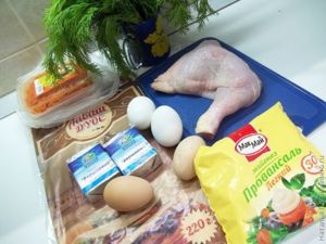 Рулет из лаваша с куриным окороком и корейской морковью