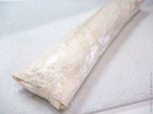Рулет из лаваша с куриным окороком и корейской морковью
