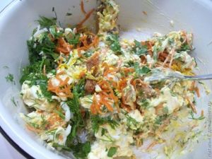 Рулет из лаваша с куриным окороком и корейской морковью
