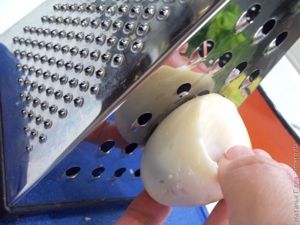 Рулет из лаваша с куриным окороком и корейской морковью