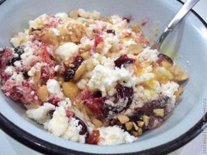 Сырники с орехами и сливами