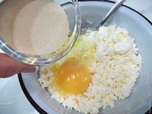 Сырники с орехами и сливами