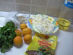 Творожный салат с зеленью и абрикосами