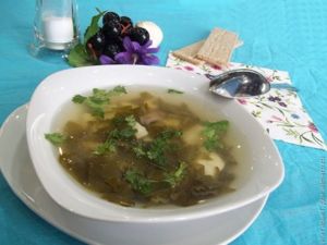 Зеленый борщ с щавелем и рисом