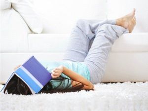 5. Водка способна удалять трудновыводимые пятна с ковров и мягкой мебели. Если водка осталась после вечеринки —исправить последствия этой самой вечеринки она поможет запросто. 5. Водка способна удалять трудновыводимые пятна с ковров и мягкой мебели. Если водка осталась после вечеринки —исправить последствия этой самой вечеринки она поможет запросто.