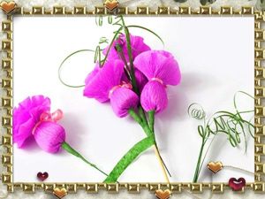 Возьмите шпажки для барбекю и присоедините к ним каждый цветочек, закрепляя их с помощью тейп-ленты. Украсьте цветы небольшими завитками искусственной зелени. Возьмите шпажки для барбекю и присоедините к ним каждый цветочек, закрепляя их с помощью тейп-ленты. Украсьте цветы небольшими завитками искусственной зелени.
