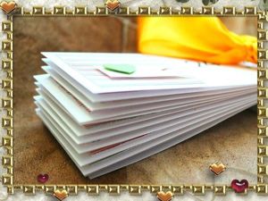 На отрезках красивой бумаги напишите или напечатайте различные приятности, поощрения и нежности. Сложите их в небольшую коробочку и украсьте лентой и сердечками. На отрезках красивой бумаги напишите или напечатайте различные приятности, поощрения и нежности. Сложите их в небольшую коробочку и украсьте лентой и сердечками.