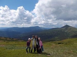 Поход в горы. Этот вариант подходит вам, если вы живете неподалеку от гор. Или же можно специально спланировать такое путешествие на день рождения ребенка. Поход с поисками водопада, с фотографированием в живописных уголках – вот настоящий праздник для маленького путешественника. Поход в горы. Этот вариант подходит вам, если вы живете неподалеку от гор. Или же можно специально спланировать такое путешествие на день рождения ребенка. Поход с поисками водопада, с фотографированием в живописных уголках – вот настоящий праздник для маленького путешественника.