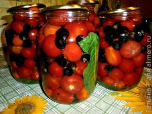 Маринованные помидоры черри с ложными маслинами