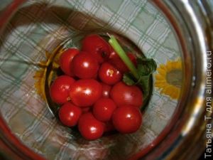 Маринованные помидоры черри с ложными маслинами