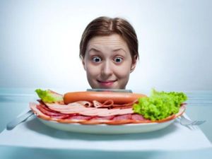 Не допускать сильного чувства голода. Это грозит тем, что потом вы сорветесь и наедитесь. Или организм сам решит эту проблему: будет откладывать «запас» из-за стресса. Не допускать сильного чувства голода. Это грозит тем, что потом вы сорветесь и наедитесь. Или организм сам решит эту проблему: будет откладывать «запас» из-за стресса.