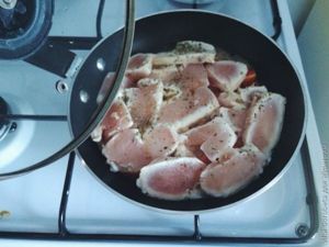 Курица с томатами