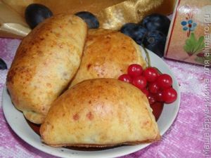 Пирожки со сливами