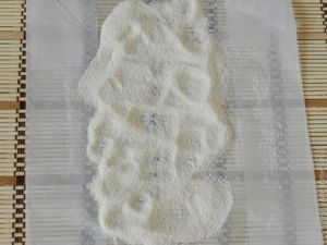 Декорирование бутылки манной крупой