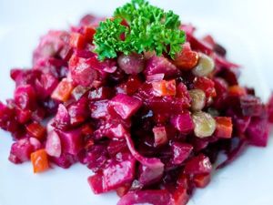 Винегрет приобретет тонкий и приятный вкус, если влить в него 1 ст.л. молока и добавить 1 ч.л. сахара. Винегрет приобретет тонкий и приятный вкус, если влить в него 1 ст.л. молока и добавить 1 ч.л. сахара.