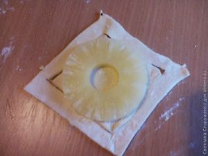 Слойки с ананасом