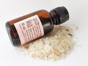 7. Укрепляющая ванночка из соли и йода. Возьмите стакан теплой воды, растворите в ней неполную столовую ложку соли, добавьте 5 капель йода. В полученный раствор опустите кончики пальцев на 20 минут. 7. Укрепляющая ванночка из соли и йода. Возьмите стакан теплой воды, растворите в ней неполную столовую ложку соли, добавьте 5 капель йода. В полученный раствор опустите кончики пальцев на 20 минут.
