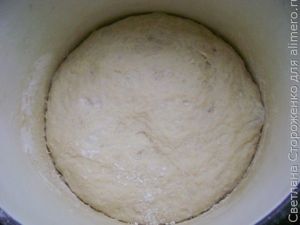 рогалики из дрожжевого теста с сыром и ветчиной