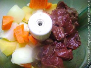 Печеночные котлеты с овощами