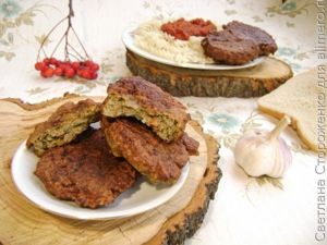 Печеночные котлеты с овощами