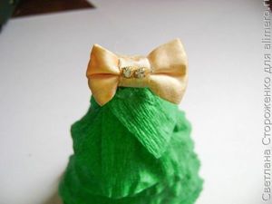 Елочка из гофрированной бумаги своими руками