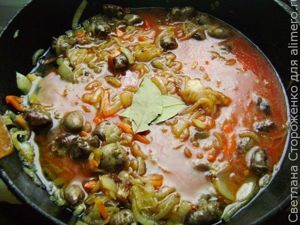 Тушеные куриные сердечки в томате