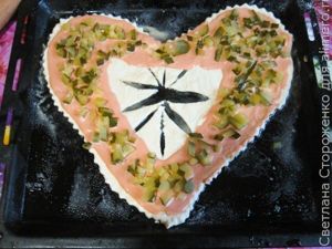 Мясная пицца в виде сердца