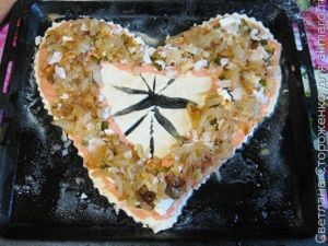 Мясная пицца в виде сердца