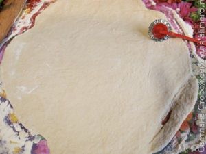 Мясная пицца в виде сердца