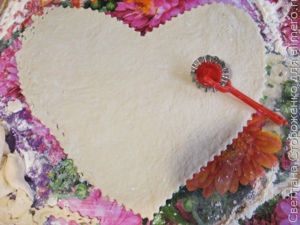 Мясная пицца в виде сердца