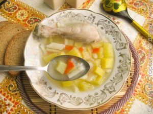 Куриный суп с рисовой лапшой