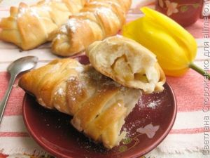 Дрожжевые булочки с яблоком и грушей