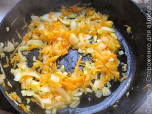 Булочки из дрожжевого теста с мясной начинкой