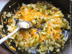 Булочки из дрожжевого теста с мясной начинкой