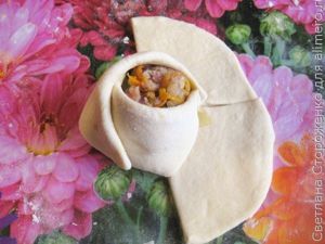 Булочки из дрожжевого теста с мясной начинкой